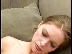 Il fait chaud ici quand les hommes pénètrent une violence sexuelle porno double MILF