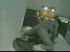 Teen sort la bite de son demi-frère en lui offrant le poupée sexuelle xnxx coït