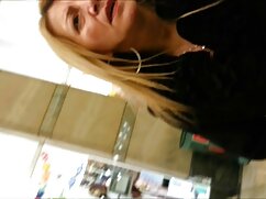 Deux adolescents excités prennent une esclave sexuelle anal pause chaude après leurs études