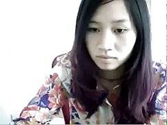 Une asiatique serrée films sexuels gratuits se fait brutalement baiser sur le canapé