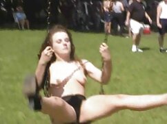 La caméra capture Aletta agression sexuelle porn Ocean à moitié nue marquée par Danny D