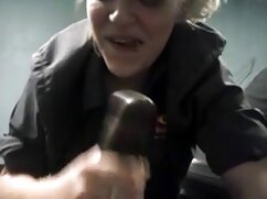 Une coach de yoga brune ne peut pas résister à avoir des relations sexuelles avec une blonde aux gros prono sexelle seins