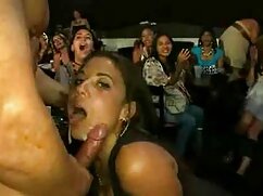 Un employé aux cheveux bouclés s'accouple avec une patronne blonde dans son porno sexuel femme cabinet