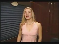 Salope percée porno sexuel video par un beau mâle à la demande de ses heures dans un grand lit