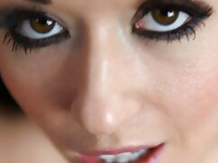 Une mignonne brune exotique aux gros seins et à xxl porno sexuel la chatte poilue ravagée