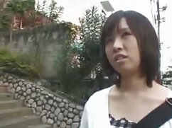 Une brune aux porno femme sexuelle gros seins chevauche un gros schlong