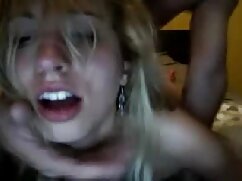 Babe X-rated heureuse avec une poupée sexuelle porno surprise à trois sur un admirateur romantique