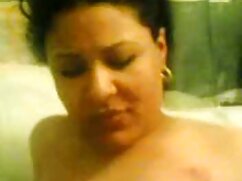 Punk tatoué porno poupée sexuel baise deux filles incroyables au bord de la piscine