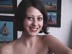 Bombasse brune huilée se prono rapport sexuel fait défoncer le cul