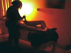 Une MILF avec de bons seins est prête à porno sexue sucer des bites le matin