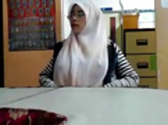 Hung Stud baise une petite rousse asiatique dans un restaurant prono sexuelle