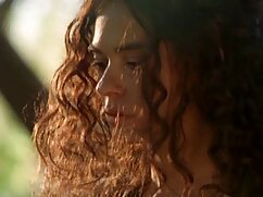 Babe towheaded est baisée sur massage sexuel japonais la table par beau partenaire