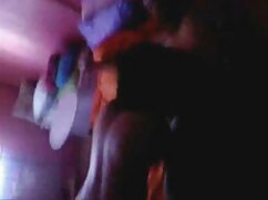 Superbe fille en bas porno sexuelle vidéo prenant deux grosses bites