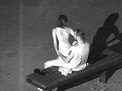 blonde aux seins pleins percée dans un fauteuil par un vidéo porno sexuelle partenaire noir