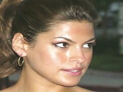 Une étudiante latine entraînée dans des porno sexuell relations sexuelles coquines avec deux putes aux gros seins