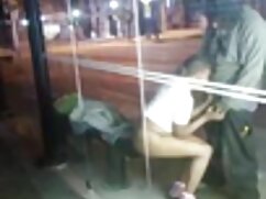 Une MILF aux cheveux noirs suit poupée sexuelle xxx l'exemple de son mari excité