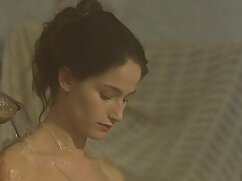 Une adolescente danseuse de pôle cherche de l'air poupee sexuelle porno tout en prenant une grosse bite dans la chatte