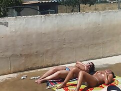 Une asiatique se fait demander prono sexualité un coup rapide dans une salle de bain publique