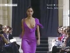 Une douce brune se masturbe et suce une bite pour sexuel porno la caméra