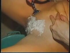 Une coquine se fait percer le trou du cul serré avec une rapport porno bite bien dure