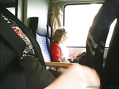 Le sexe video porno sexuelle spontané aide la blonde italienne en manteau de fourrure à gagner de l'argent