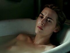 Les dames sont dans une salle de classe et elles apprennent de nouvelles poupée sexuelle xxx choses sur le sexe