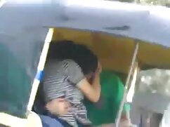 L'herbe verte est douce et porno sexuel africain confortable pour les bosses en extérieur