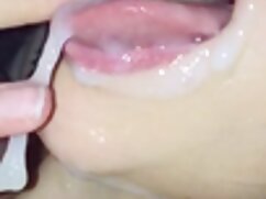 Une prono sexuel brune maigre et sexy aux seins naturels se fait défoncer le cul