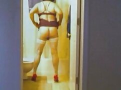 PAWG blonde agression porno chérie chevauchant un schlong épais sur le canapé