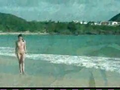 Stunner avec de gros faux seins chevauche la poupe sexuel porno bite du jeune mari de sa demi-soeur