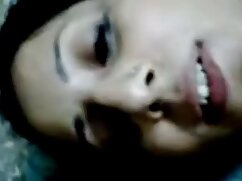 Womanizer travaille habilement une petite bite dans un vagin humide agression porno en permanence