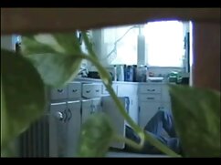 La pornosexuel belle Miya Stone le fait avec un jeune homme qui gagne l'argument