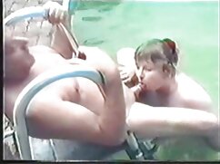 Poupée mince aura son cul béant bourré par un gros morceau de vidéo massage sexuel bite