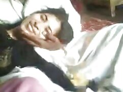 Une blonde tchèque attire l'attention désirée dans une vidéo porno agression sexuelle porno gangbang
