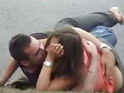 Une adolescente espionne porno sexuels goûte à la chatte humide dégoulinante de sa belle-mère